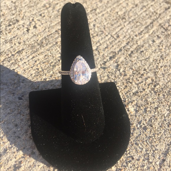 💍Ct Pear Shaped Cubic Zirconia Ring💍 - Picture 3 of 5